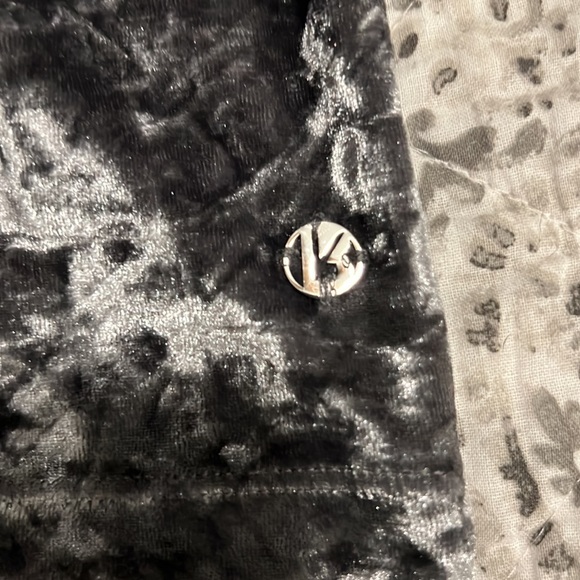 Buff bunny velour pullover size L - Picture 2 of 2